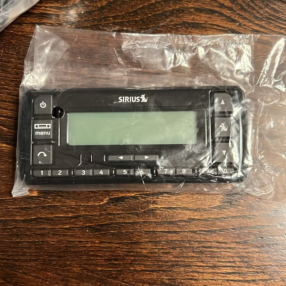 Sirius XM Radio Stratus 7 and Vehicle Kit - Picture 3 of 6